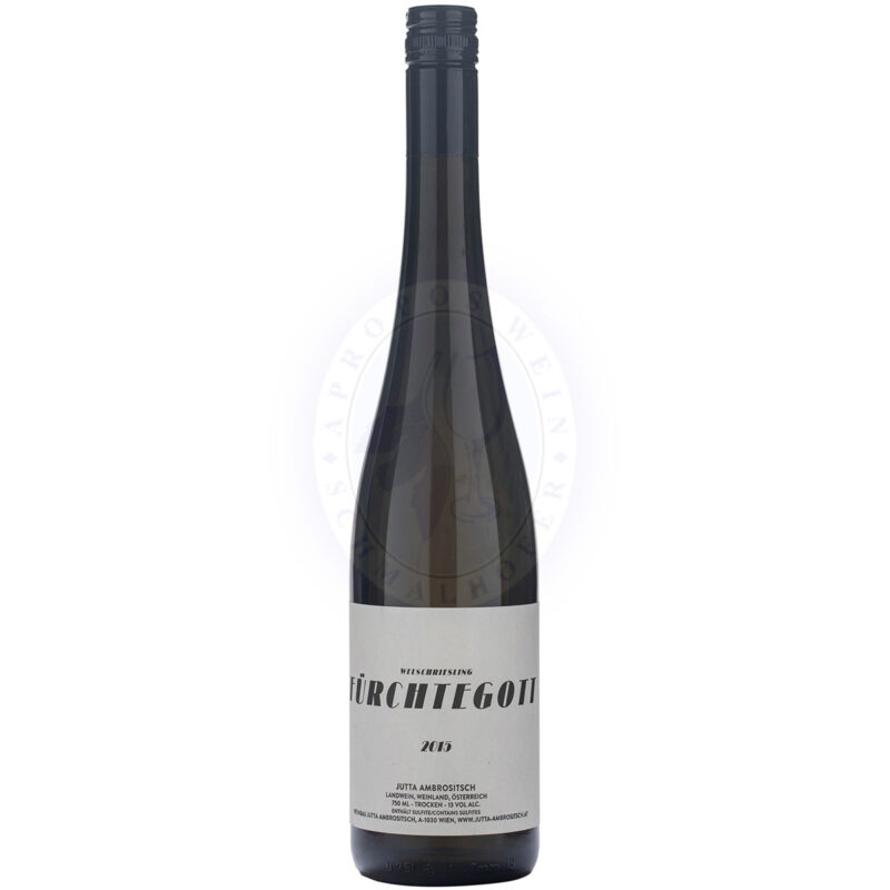 232163 Product (Hauptsächlich Riesling, Welschriesling und Zierfandler. 750-Liter-Fass. Minimalintervention.) Einige Eimer der schönsten, ganzen Trauben des steilen Weingartens in der malerischen Preußen wurden Fürchtegott mit auf seine Reise durch die Fermentationssaison gegeben. Ein etwas kühleres Kellereck, etwas mehr Luftkontakt, keine Filtration, kein zugesetzter Schwefel, fertig war ein völlig anderer Wein als in den Jahren davor. Unschuldig, fast klar, nach Laub, Kräutern und Mirabellen duftend, etwas Wildhasenfell, eine Idee alpiner. Grinzing meets Grenoble. Eine Fahrt auf die andere Seite. Ein freier Wein. Ein guter Freund, der auf der Wippe zwischen Bangen und Hoffen gerne in ein Stück Tomme de chèvre beißt und keinerlei Furcht zeigt, wenn er es mit sehr intensiven Aromen zu tun bekommt. Er stellt sich, er spielt mit – und zumeist behält er die Oberhand.