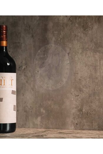 232852 Product Tiefes, dunkles Ziegelrot, Eine nahtlose Mischung aus Crème de Cassis, Haselnuss, Kakao, Brombeeren zusammen mit Anklängen von dunklem Lakritz, Rhabarber, Erdbeeren, Gewürzen und Vanillin. Reichhaltig und befriedigend präsentiert in perfekter Balance mit höher Fruchtbetonung die den Gaumen mit reichen, reifen Ftüchten umhüllen. Trinken Sie jetzt oder lagern für die nächsten 10 Jahre. Quilt ist ein köstlicher Cabernet Sauvignon aus erstklassigen AVAs aus dem Napa Valley