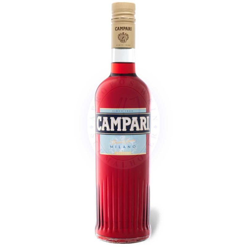 243002 Product Klassischer italienischer Aperitif, der auch fester geschmacklicher Bestandteil in Cocktails wie Negroni oder Americano ist. Bekannte Geschmacksträger aus dem geheimen Rezept sind bittere Kräuter, Rhabarber, Granatapfel und Orangenschalen.