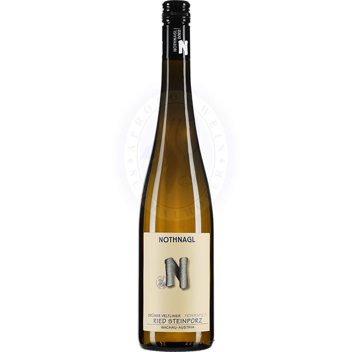 294140 Product Der Grüner Veltliner Federspiel Ried Steinporz-Spitz 2024 vom Weingut Anton Nothnagl in Spitz, Wachau, ist ein charaktervoller Weißwein, der die typischen Eigenschaften dieser Rebsorte und des Terroirs widerspiegelt. Mit einem Alkoholgehalt von 12,5 % Vol. präsentiert sich dieser Wein in einem hellen Grüngelb. In der Nase entfaltet er zarte Würzaromen von Wiesenkräutern und dezente Zitrusnoten. 9120021541748-2022