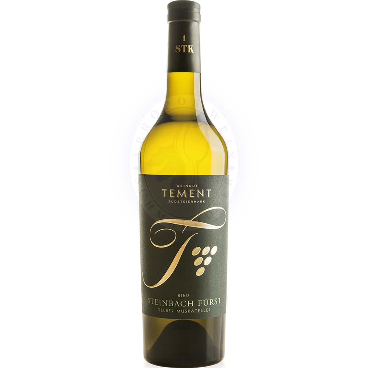 352622 Product Der Steinbach Fürst Gelber Muskateller DAC 2022 von Tement zeigt sich im Glas in hellem Gelbgrün mit silbrigen Reflexen – ein visuell frischer Auftakt, der Persönlichkeit und Präzision verheißt. Im Bouquet verschmelzen zarte Aromen tropischer Früchte wie Mango und Passionsfrucht mit erfrischenden Limettenschalen und feiner Muskatwürze. 18093.jpg