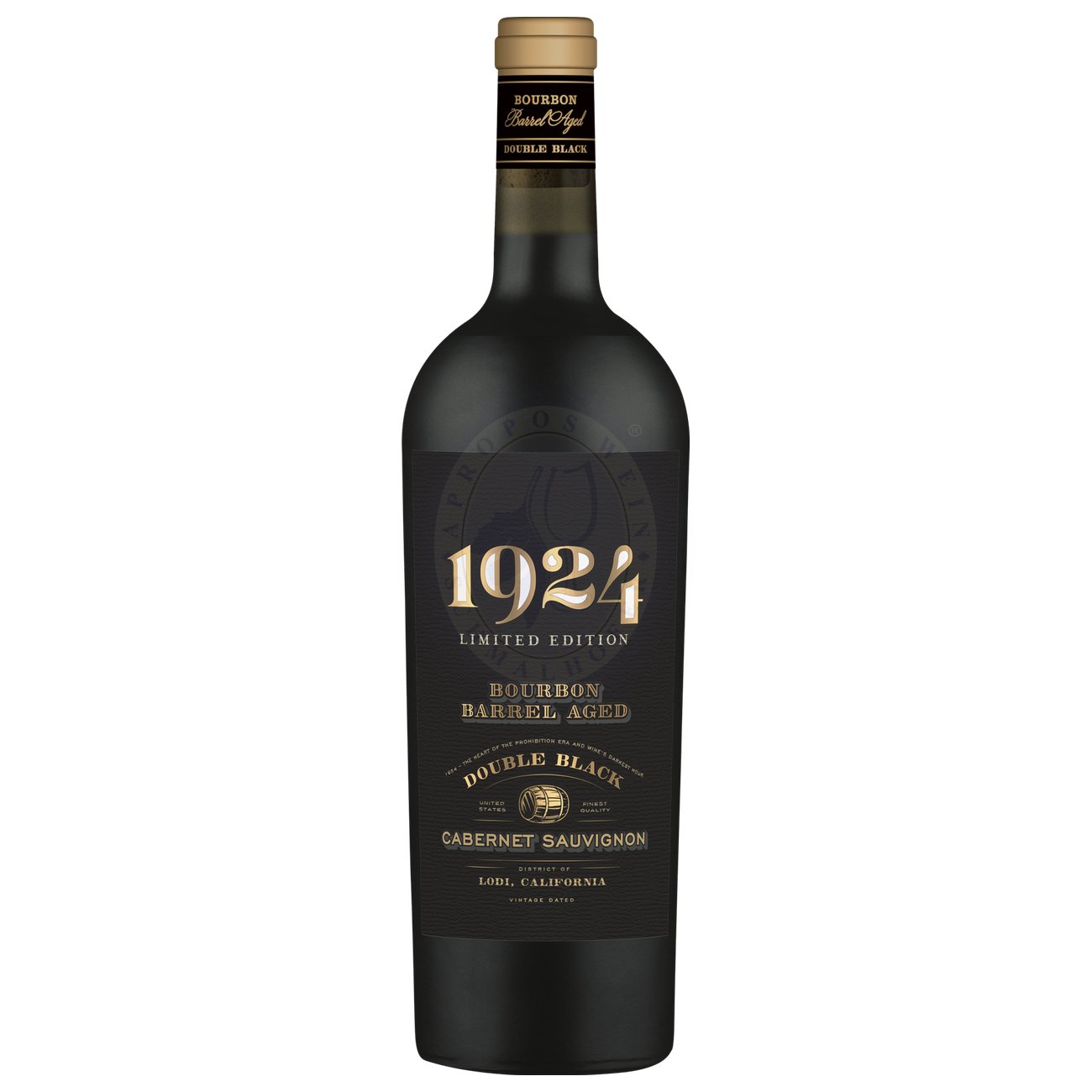 472757 Product Der 1924 Double Black Bourbon Barrel Aged Cabernet Sauvignon präsentiert sich in einem tiefen, rubinroten Farbton. In der Nase entfalten sich komplexe Aromen von schwarzen Früchten, darunter schwarze Johannisbeeren und Pflaumen, die von den markanten Eichenholznoten des Bourbon-Fasses begleitet werden. 1220000071087-2022