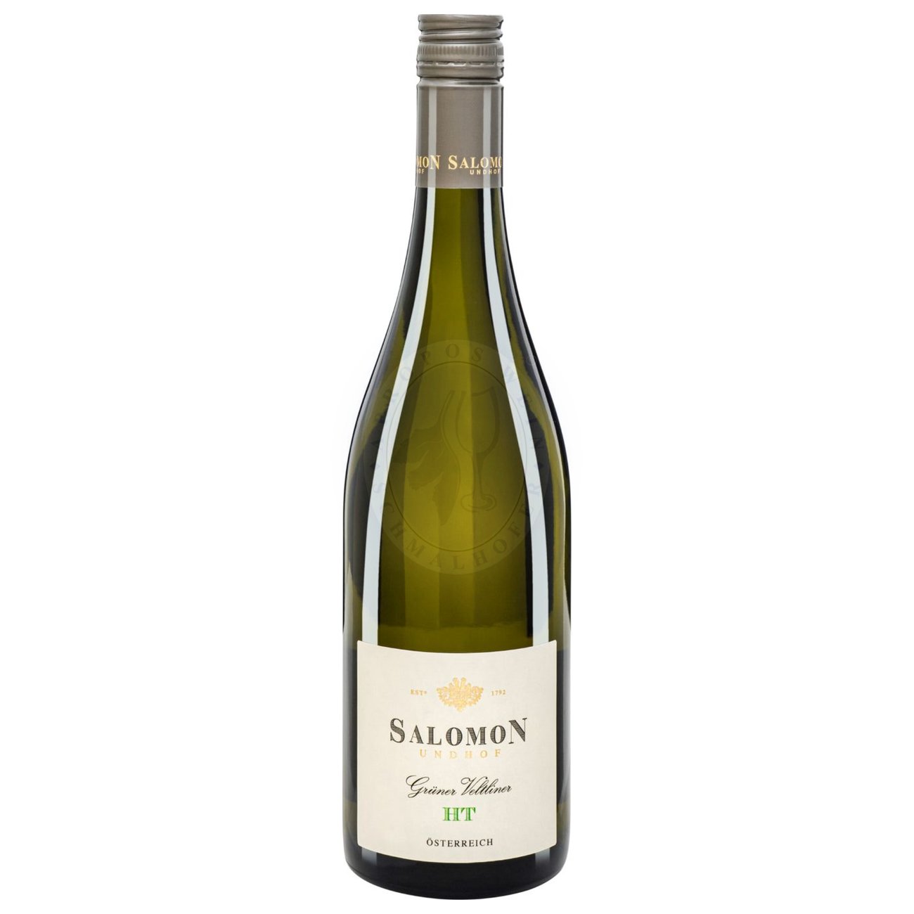 531128 Product Im Glas zeigt er ein helles Gelbgrün, im Bouquet weiße Blüten, Zitrusnoten mit Limettenzesten sowie gelbe Frucht wie Apfel und Birne, dazu eine zarte Kräuterwürze und das typische „Pfefferl“. 112255