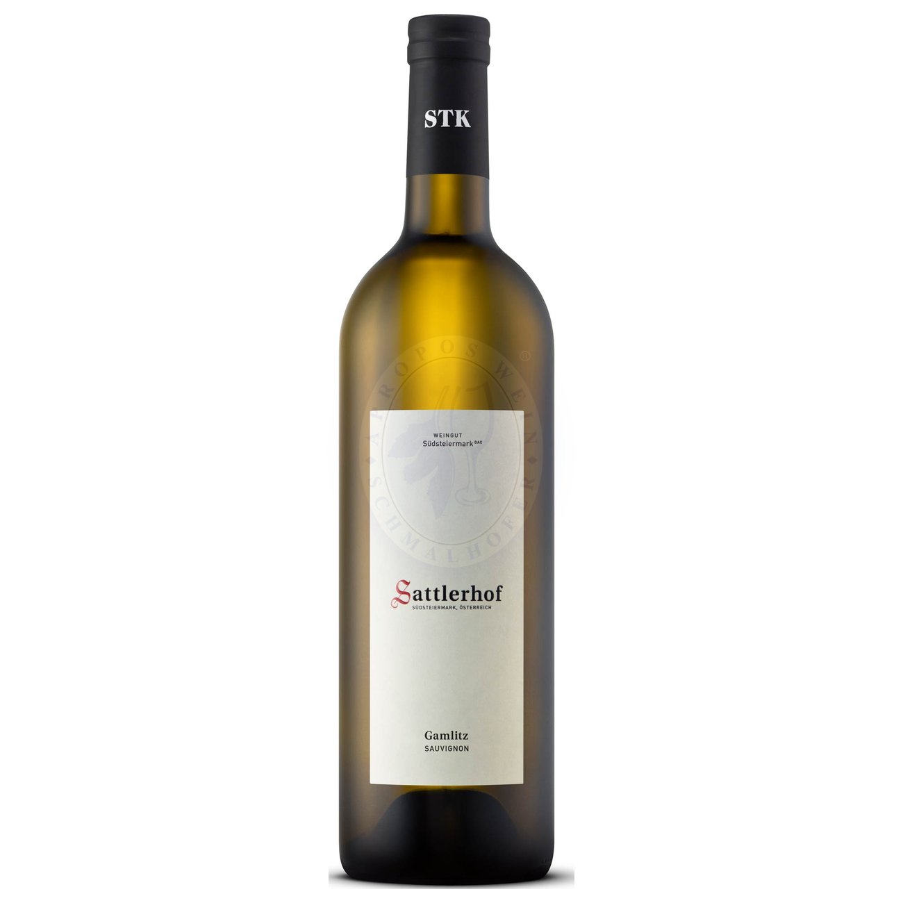 534940 Product Der Sauvignon Blanc Gamlitz Spätfüllung DAC 2021 vom Weingut Sattlerhof ist ein finessenreicher, tiefgründiger Weißwein aus der Südsteiermark, der das Zusammenspiel von Lage, Rebsorte und Reifezeit meisterhaft vereint. Im Glas leuchtet der Wein in hellem Strohgelb mit grünlichem Schimmer. Das Bouquet ist intensiv und zugleich vielschichtig: Aromen von Stachelbeere, weißer Johannisbeere, Cassisblättern und Zitrusfrüchten treffen auf subtile Anklänge von Holunderblüte, frischen Kräutern und einer kühlen, mineralischen Note. 103474