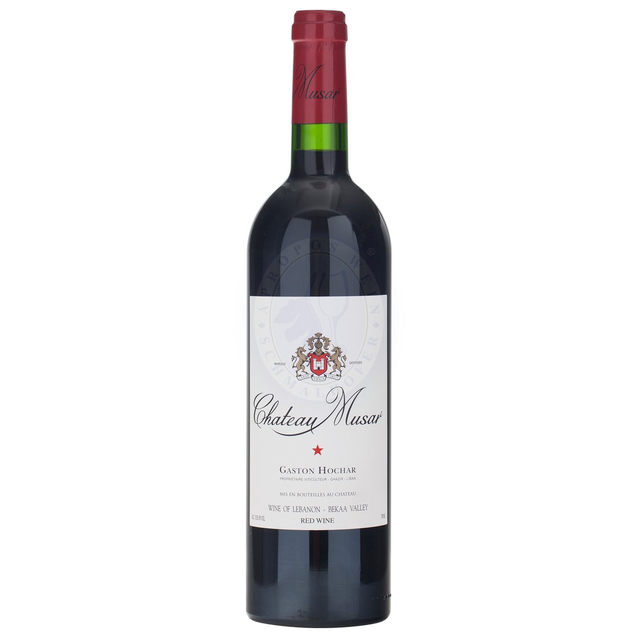 535777 Product Der Château Musar Red 2018 ist ein ikonischer Rotwein mit Kultstatus, der tief in der Tradition und Geschichte des libanesischen Weinbaus verwurzelt ist. In leuchtendem Granatrot mit ziegelroten Reflexen offenbart er bereits optisch seine Reife und Komplexität. In der Nase entfaltet sich ein faszinierendes Aromenspektrum: reife Kirschen, Zwetschgen und dunkle Beeren vereinen sich mit Noten von Tabak, Leder, orientalischen Gewürzen, Trockenfrüchten und einem Hauch von Weihrauch und Zedernholz. 5017469111708-2018