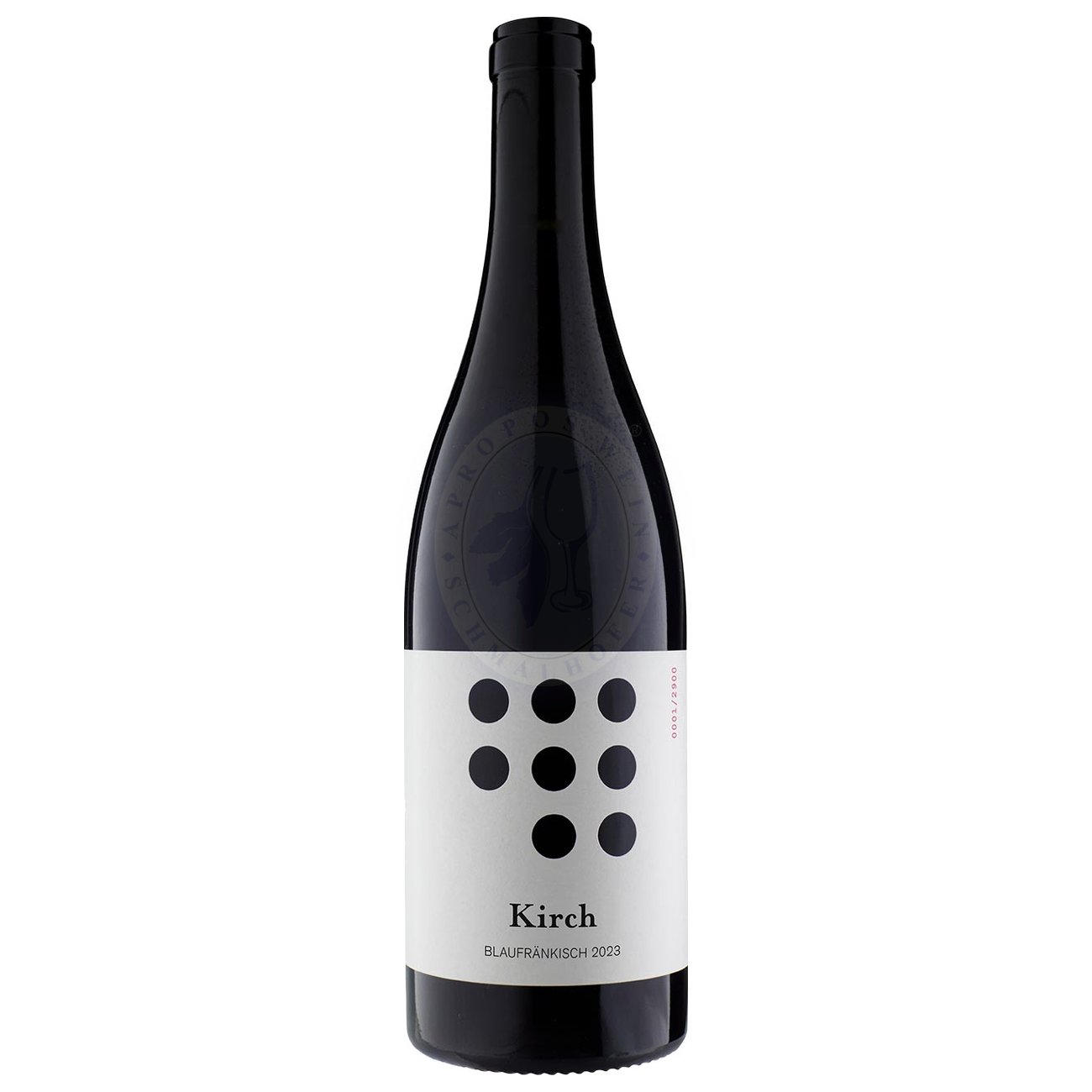 536308 Product Der Jahrgang 2023 präsentiert sich im Glas in einem tiefen Rubinrot mit violetten Reflexen. Das Bouquet ist intensiv und vielschichtig mit Aromen von reifen Kirschen, schwarzen Johannisbeeren und Zwetschgen, begleitet von feinen Noten von Kräutern, schwarzem Pfeffer und einem Hauch von Zedernholz. 102739