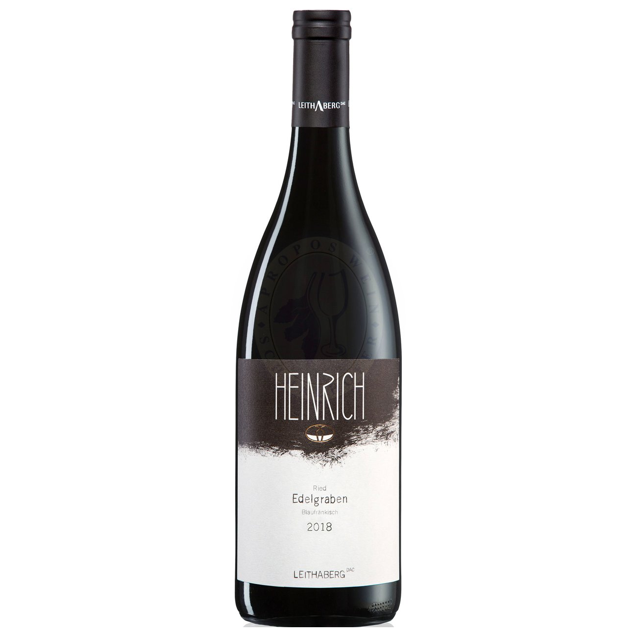 540367 Product Mit der reibeisernen, doch wohligen Stimme eines Kavalierbaritons erzählt dieser Blaufränkisch von präziser dunkelbeeriger Frucht, Schieferstein und pfeffriger Würze; und schafft es dabei leicht über zwei Oktaven hinweg. Sich seiner ungezäumten Kraft bewusst, präsentiert er sich am Gaumen druckvoll und griffig, aber mit besonderer Finesse. 91846