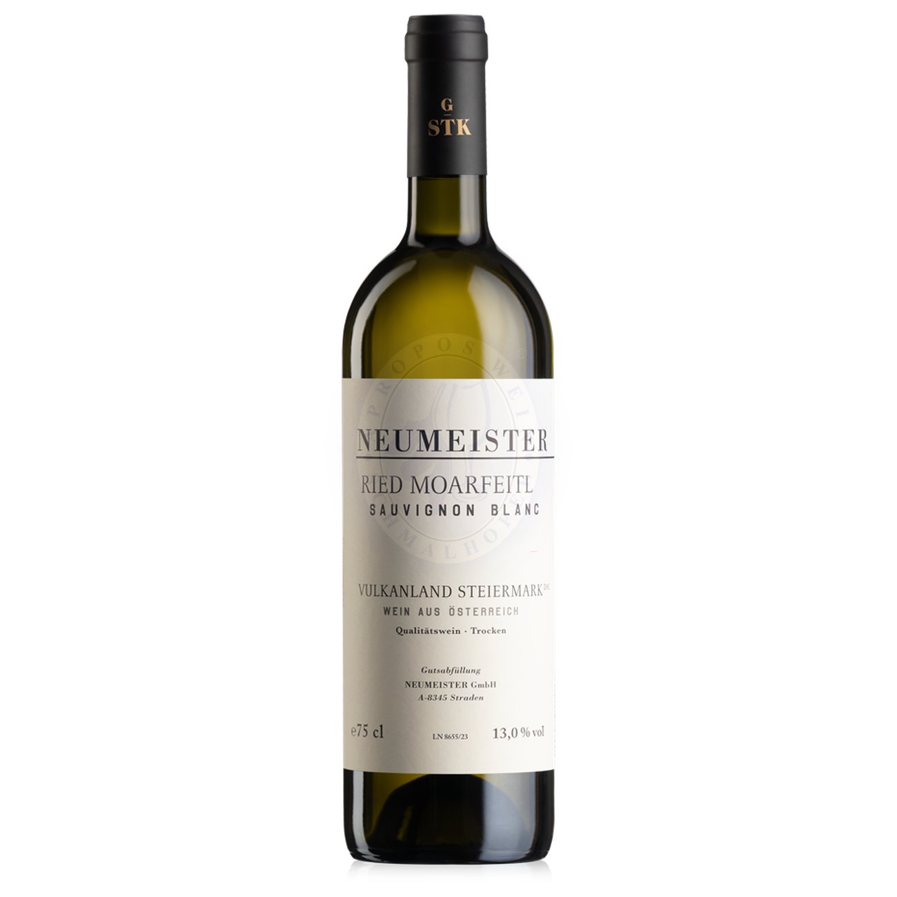 544442 Product Im Glas zeigt er ein mittleres Goldgelb mit silbrigen Reflexen. In der Nase entfalten sich rauchige und würzige Nuancen von Fenchelsamen und weißem Pfeffer, begleitet von gelber Frucht und zarten Zitrusnoten, ergänzt durch salzige Mineralität. 9120013397223-2022