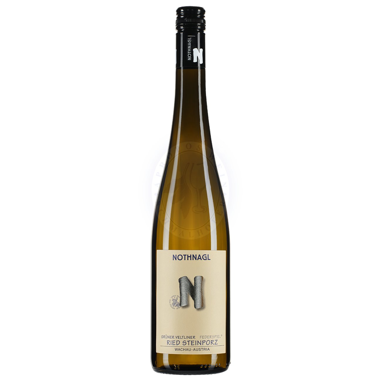 557221 Product Der Grüner Veltliner Federspiel Ried Steinporz-Spitz 2024 vom Weingut Anton Nothnagl in Spitz, Wachau, ist ein charaktervoller Weißwein, der die typischen Eigenschaften dieser Rebsorte und des Terroirs widerspiegelt. Mit einem Alkoholgehalt von 12,5 % Vol. präsentiert sich dieser Wein in einem hellen Grüngelb. In der Nase entfaltet er zarte Würzaromen von Wiesenkräutern und dezente Zitrusnoten. 102548