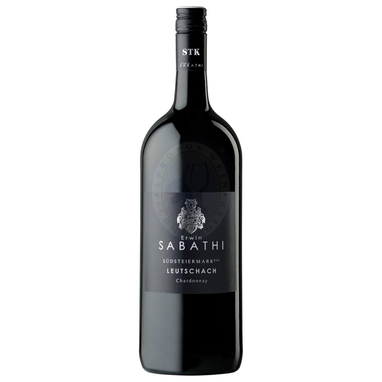 559629 Product Der Chardonnay Leutschach Südsteiermark DAC 2023 vom Weingut Erwin Sabathi präsentiert sich in einem hellen Grüngelb mit silbernen Reflexen. In der Nase entfalten sich komplexe Aromen von kandierten Orangen, Andenbeeren und geriebenen Pistazien, die dem Wein eine tiefe Aromatik verleihen. 9120013524971-2023