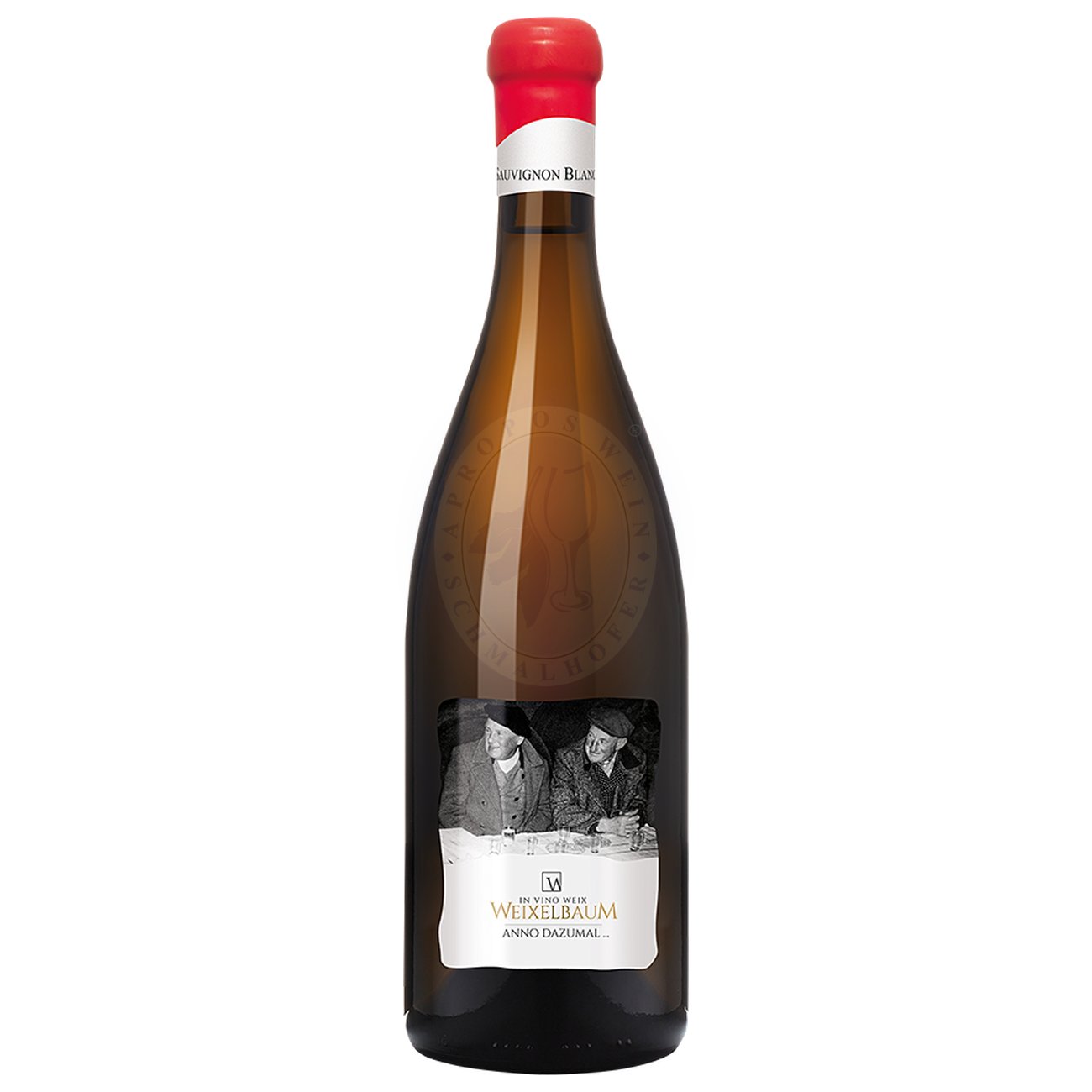 560088 Product Im Glas präsentiert sich der Wein in einem leuchtenden Goldgelb mit silbernen Reflexen. Das Bouquet ist vielschichtig und komplex: Aromen von getrockneten Kräutern, reifen Stachelbeeren, weißen Johannisbeeren und gelbem Paprika verbinden sich mit exotischen Noten von Mango, Grapefruit und Passionsfrucht. 101237