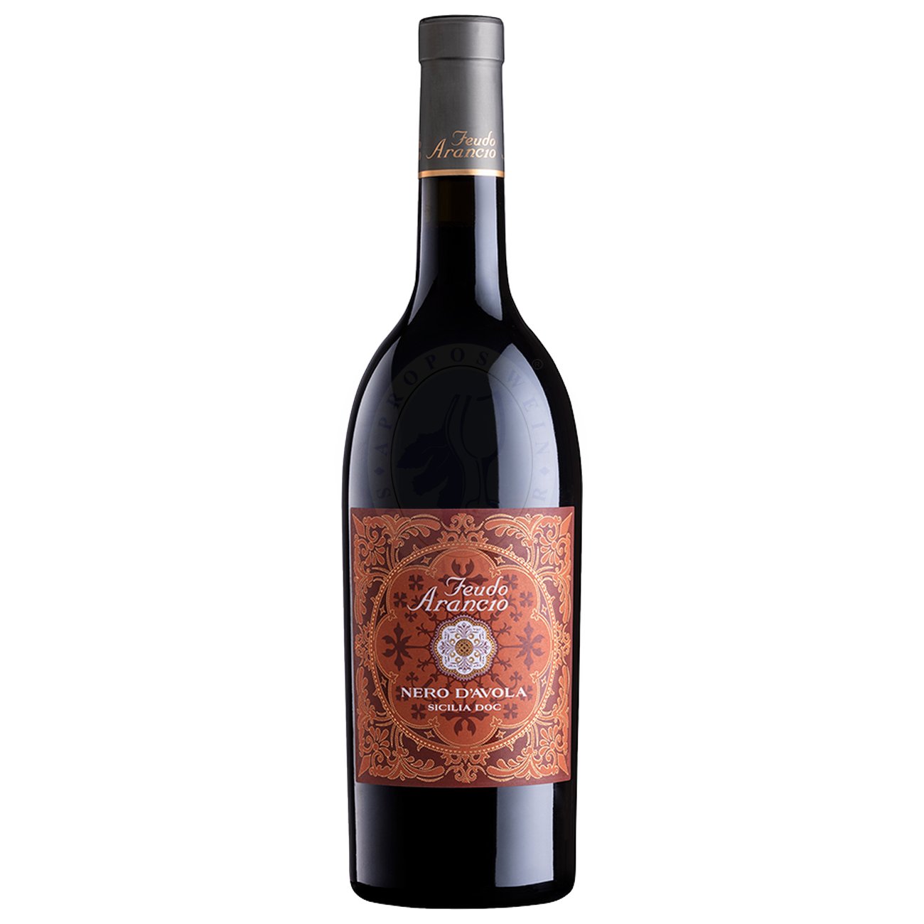 567462 Product Intensives Rubinrot mit Violettreflexen, in der Nase intensiv und ausdruckstark, mit deutlichen Noten von Johannisbeere, Walderdbeere und Granatapfel, am Gaumen geschmeidig und samtig, mit ausgeprägt fruchtigem Charakter. 8032601681229-2023