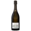 606891 Product Der Blanc de Blancs Champagne von Thiénot ist ein außergewöhnlich eleganter, reinsortiger Champagner aus 100 % Chardonnay, der die stilistische Raffinesse und mineralische Präzision großer Côte des Blancs-Crus auf brillante Weise zum Ausdruck bringt. Im Glas zeigt sich der Thiénot Blanc de Blancs in einem hellen, leuchtenden Goldgelb mit grünlichen Reflexen und sehr feiner, lebendiger Perlage. Das Bouquet ist filigran, klar und zugleich vielschichtig: Zitrusfrüchte wie Limette und Grapefruit verbinden sich mit weißen Blüten, grünem Apfel, Mandarine und dezenten Noten von gerösteten Mandeln, frischem Biskuit und Kreide – typische Anklänge an das kalkhaltige Terroir. 3469380010301