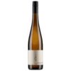 630099 Product Im Glas präsentiert sich der Syrah in einem tiefen Rubinrot. Das Bouquet ist geprägt von intensiven Aromen roter und schwarzer Waldbeeren, begleitet von Noten dunkler Schokolade und einem Hauch von Pfeffer. 4260377740855-2024