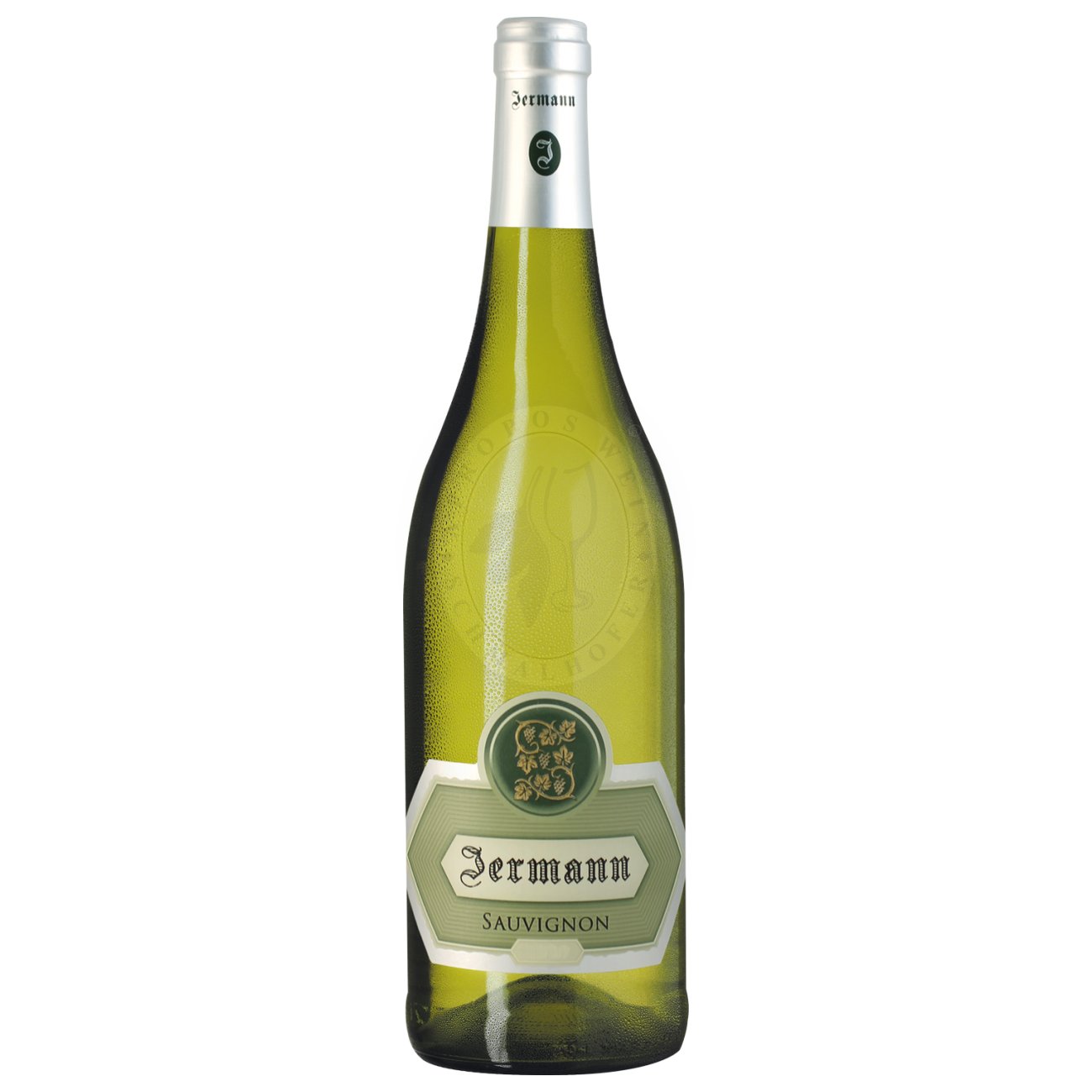 631026 Product Der Sauvignon Friuli 2024 IGT von Jermann ist ein leuchtendes Beispiel für die Präzision und Finesse, die das weltbekannte Weingut aus Friaul-Julisch Venetien in seine Weißweine einfließen lässt. Im Glas präsentiert sich der Wein in einem strahlenden, hellen Strohgelb mit grünlichen Reflexen. Das Bouquet ist intensiv und vielschichtig, geprägt von typischen Sauvignon-Aromen wie Stachelbeere, Holunderblüte, Grapefruit und Limette, ergänzt durch feine Anklänge von frisch geschnittenem Gras, grüner Paprika und einer dezenten mineralischen Frische 8033324033012-2024