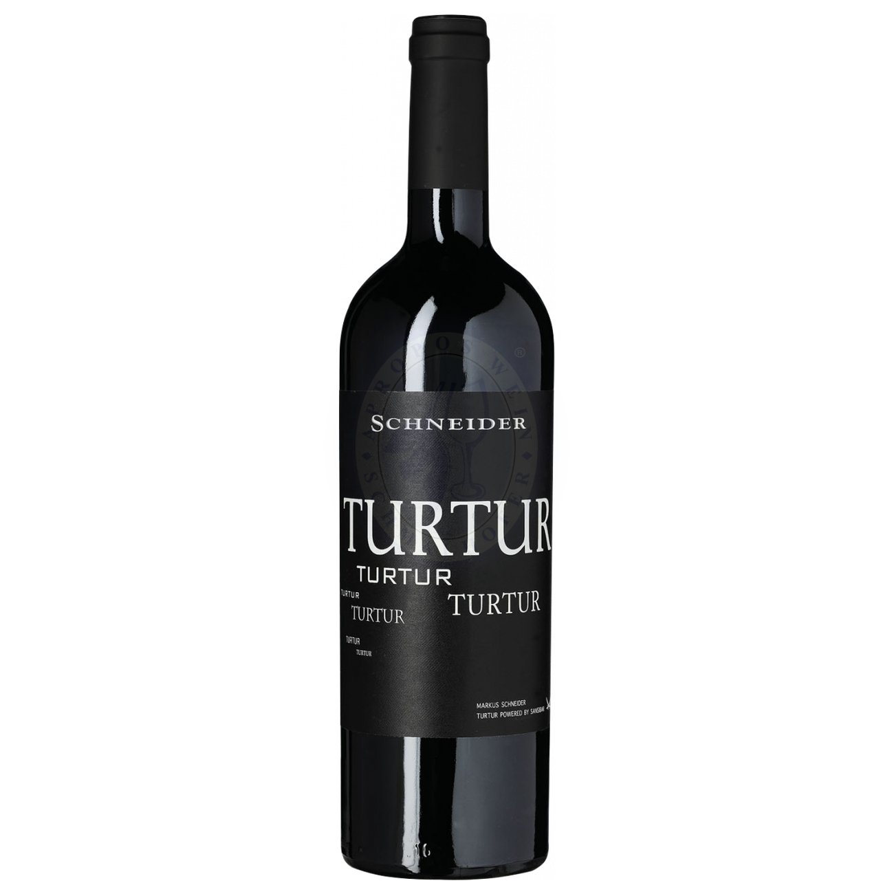 633240 Product Der TurTur ist eine bemerkenswerte Cuvée aus Merlot und Syrah, die sich in einem tiefen, rubinrot mit violetten Reflexen präsentiert. In der Nase entfalten sich komplexe Aromen von dunklen Waldfrüchten, darunter Brombeeren und Kirschen, kombiniert mit würzigen Noten von Tabak und einem Hauch von Schokolade. 4260123542900-2022