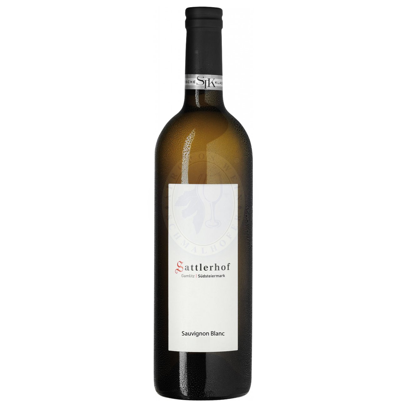 637290 Product Der Sauvignon Blanc Gamlitz DAC 2023 des Weinguts Sattlerhof präsentiert sich in einem klaren, hellen Gelb mit grünen Reflexen. In der Nase entfalten sich komplexe Aromen von frischen Kräutern, grüner Paprika und Zitrusfrüchten, begleitet von subtilen mineralischen Noten. 9120116051305-2024