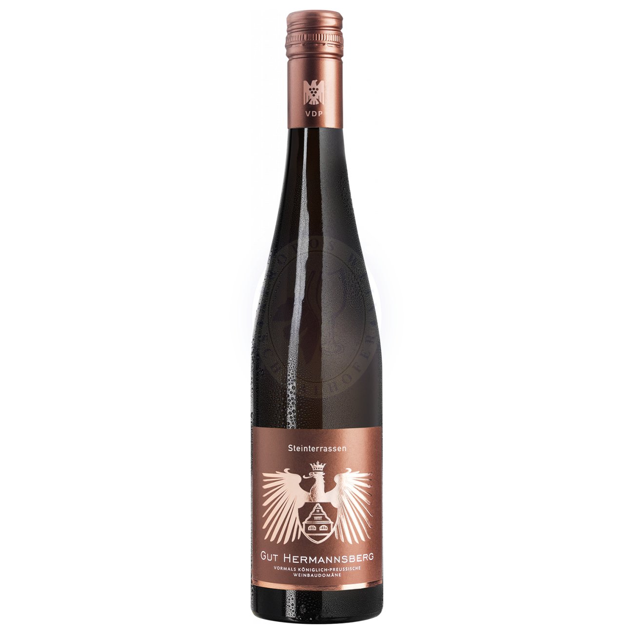 641628 Product Der Riesling „Steinterrassen“ 2022 vom Gut Hermannsberg ist ein präzise vinifizierter Lagenriesling, der das unverwechselbare Terroir der Nahe mit Kraft, Mineralität und Eleganz in sich vereint. In der Nase zeigt sich ein feines Zusammenspiel aus weißem Pfirsich, grüner Birne, Zitrusfrucht und floralen Anklängen, begleitet von einer dezenten Würze und einem Hauch Feuerstein. 4035384941232-2022