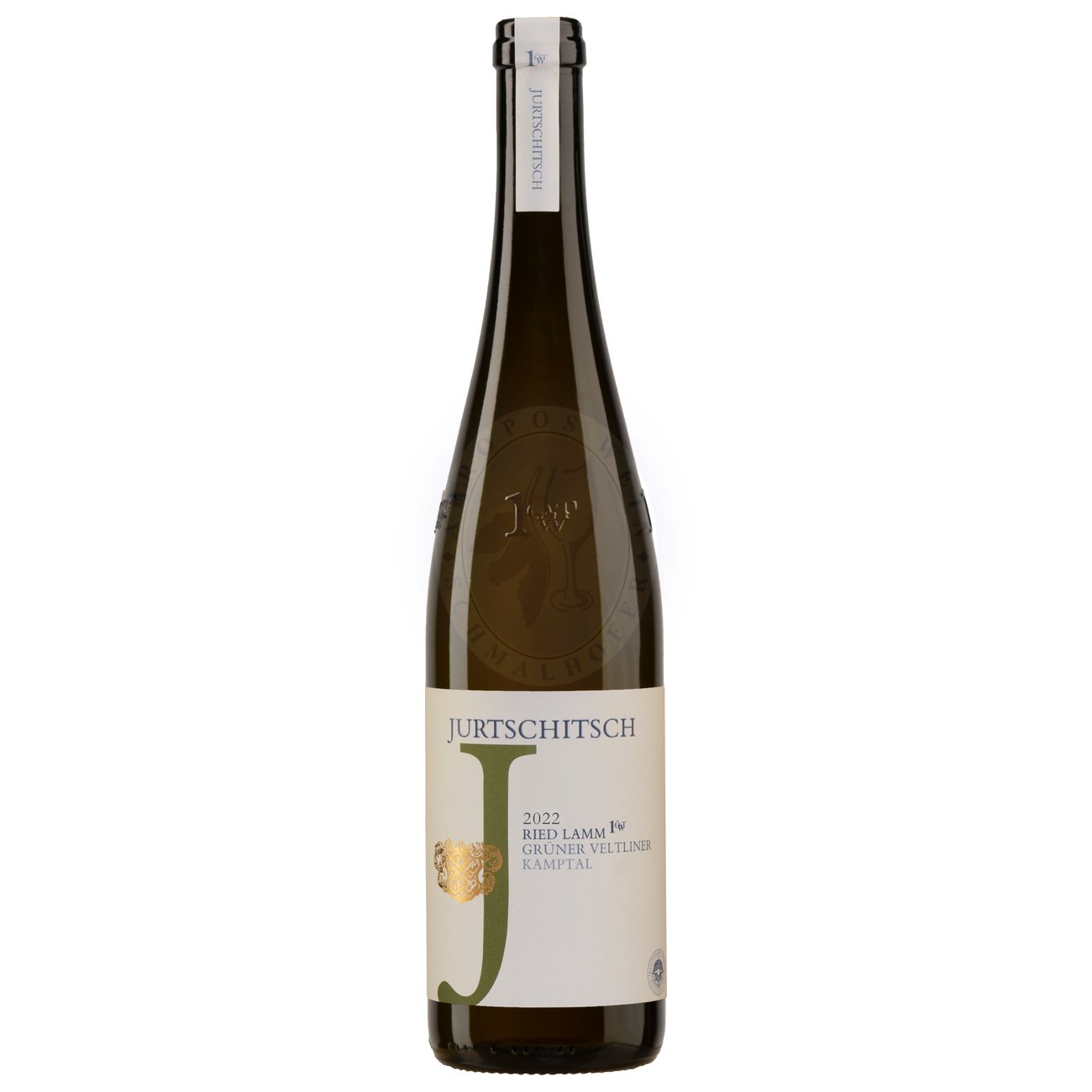 689331 Product Das Bouquet des Jahrgangs 2023 zeigt sich ungemein vielschichtig, nobel und von einer tiefgründigen, mineralischen Würze geprägt. In der Nase entfaltet sich ein Panorama von reifen gelben Äpfeln, Honigmelone und einer Spur von saftigem Pfirsich. Fernab von jeder vordergründigen Üppigkeit offenbart der „Lamm“ die für Jurtschitsch so typischen kühlen und komplexen Nuancen: Noten von frisch gestoßenem weißem Pfeffer, getrockneten Gartenkräutern und ein Hauch von Tabak verschmelzen mit rauchigen mineralischen Akzenten und einer feinen Hefewürze. 99603