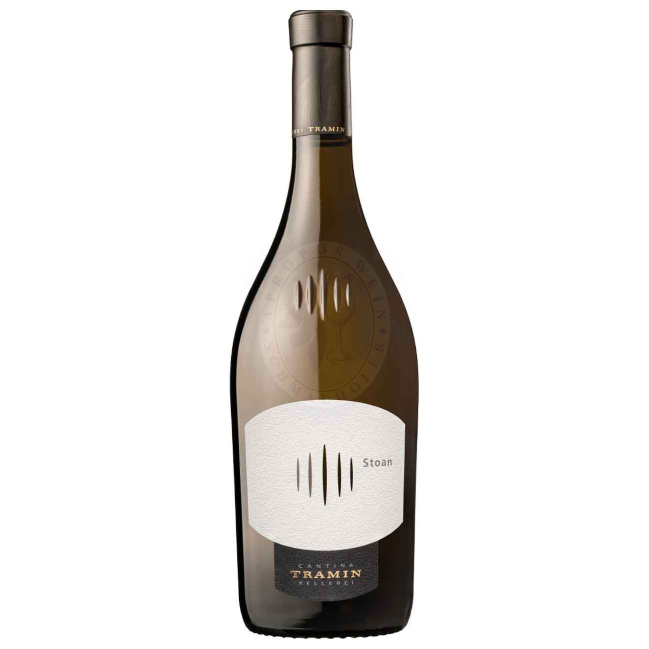 712937 Product Die visionäre Kellerei Tramin – unter der Ägide des legendären Kellermeisters Willi Stürz eine der weltbesten Kooperativen – bündelt in ihrer ikonischen Spitzen-Cuvée Stoan Bianco DOC 2024 die Essenz der extremsten und steinigsten Lagen in einer ungemein fokussierten, vielschichtigen Interpretation. Der Name „Stoan“ ist hier ein kompromissloses Versprechen: Er verkörpert die pure, karge Mineralität der Berge. Das betörend kühle, tiefgründige Bouquet entfaltet ein glasklares, faszinierend komplexes Aromenspiel aus saftigem weißem Pfirsich, reifer Williamsbirne und exotischer Ananas, meisterhaft unterlegt von zarten Holunderblüten, weißen Rosen, einem Hauch von Zedernholz und einer messerscharfen, an nassen Feuerstein erinnernden Mineralik. 8013365237006-2024